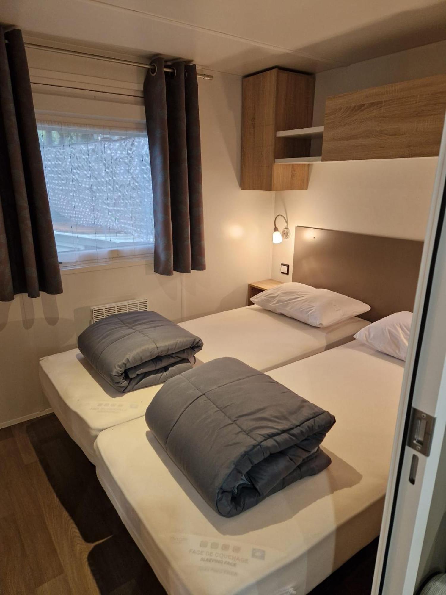 Mobil Home Tout Confort 3 Chambres Camping Les Pierres Couchees Сен-Бревен-ле-Пен Экстерьер фото